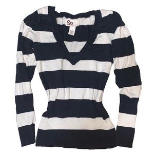 Brand is “So” it says size Large but im a Small and it fits fine! Super soft :3